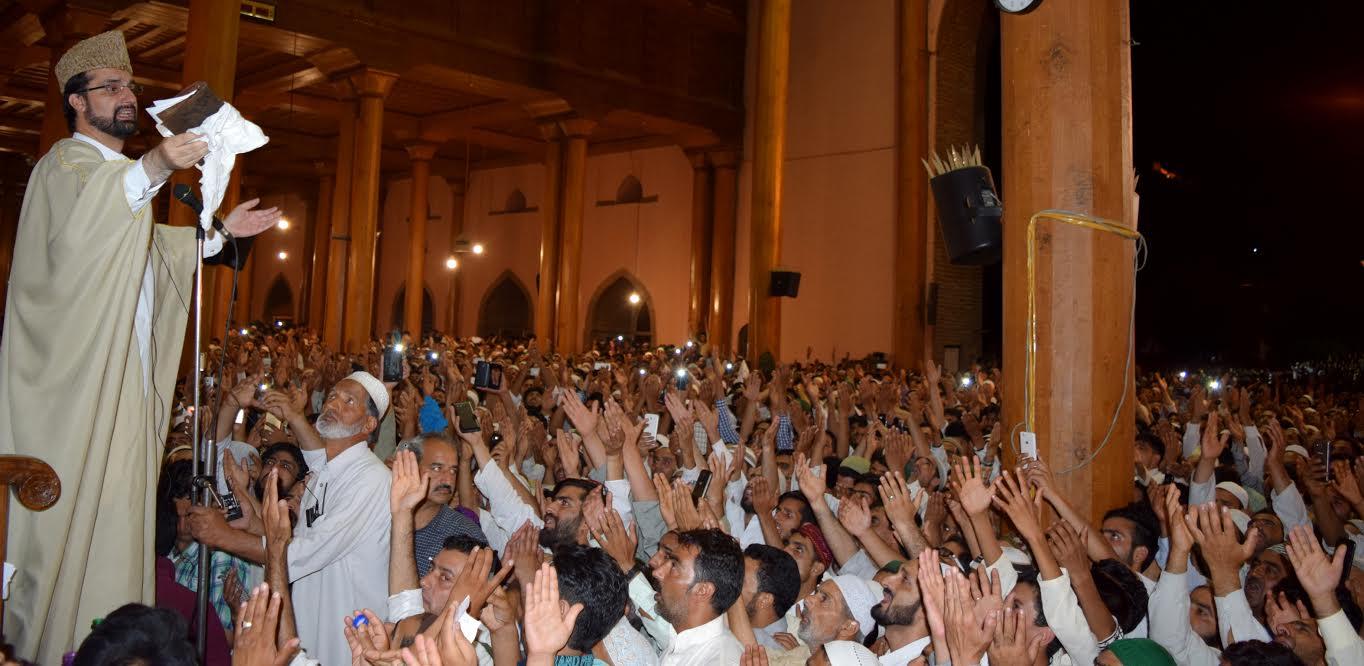 Mirwaiz urges Muslims to adopt Islamic way of life